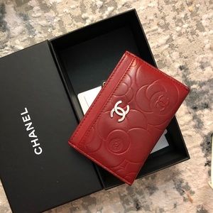 CHANEL camellia card holder